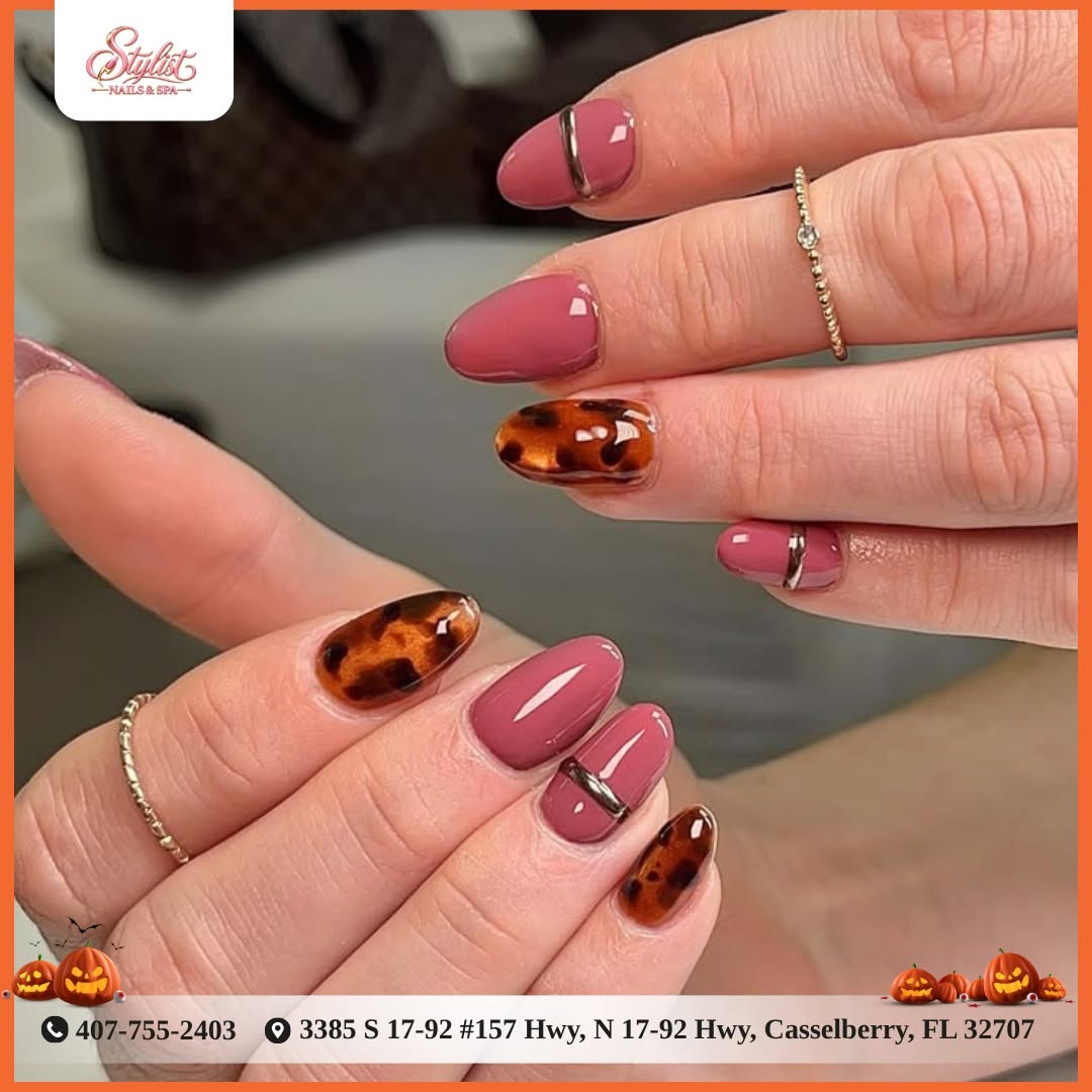 Mauve manicure with tortoiseshell accent nails